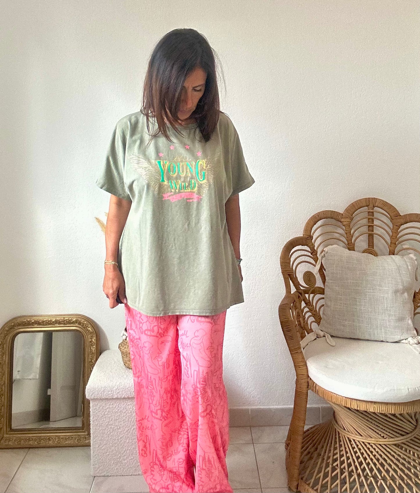 Tee -shirt kaki "the young and wild" oversize TU