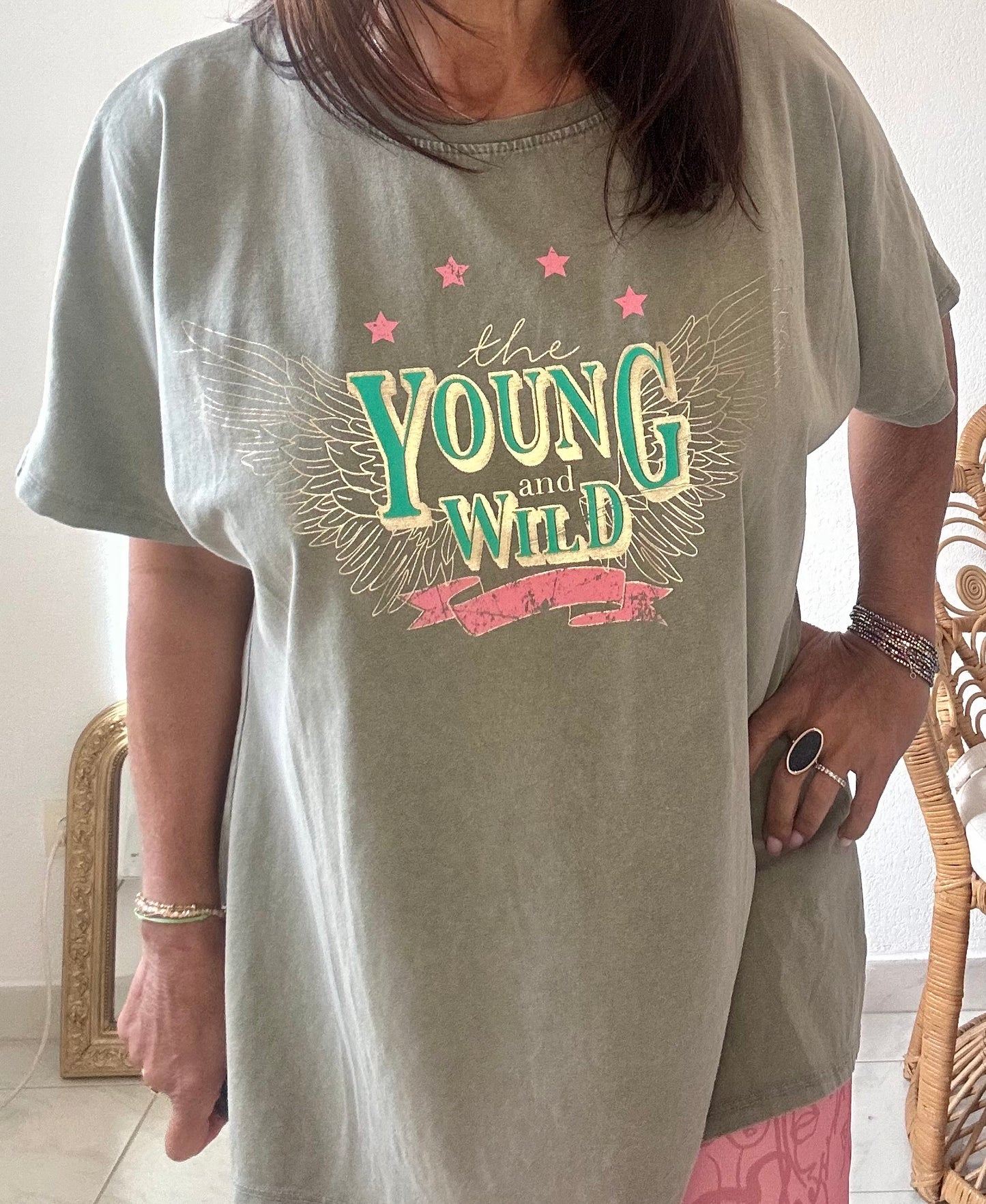 Tee -shirt kaki "the young and wild" oversize TU