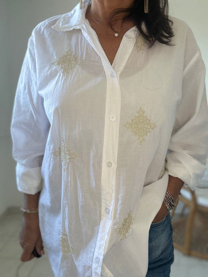 Chemise blanche en coton broderies or TU